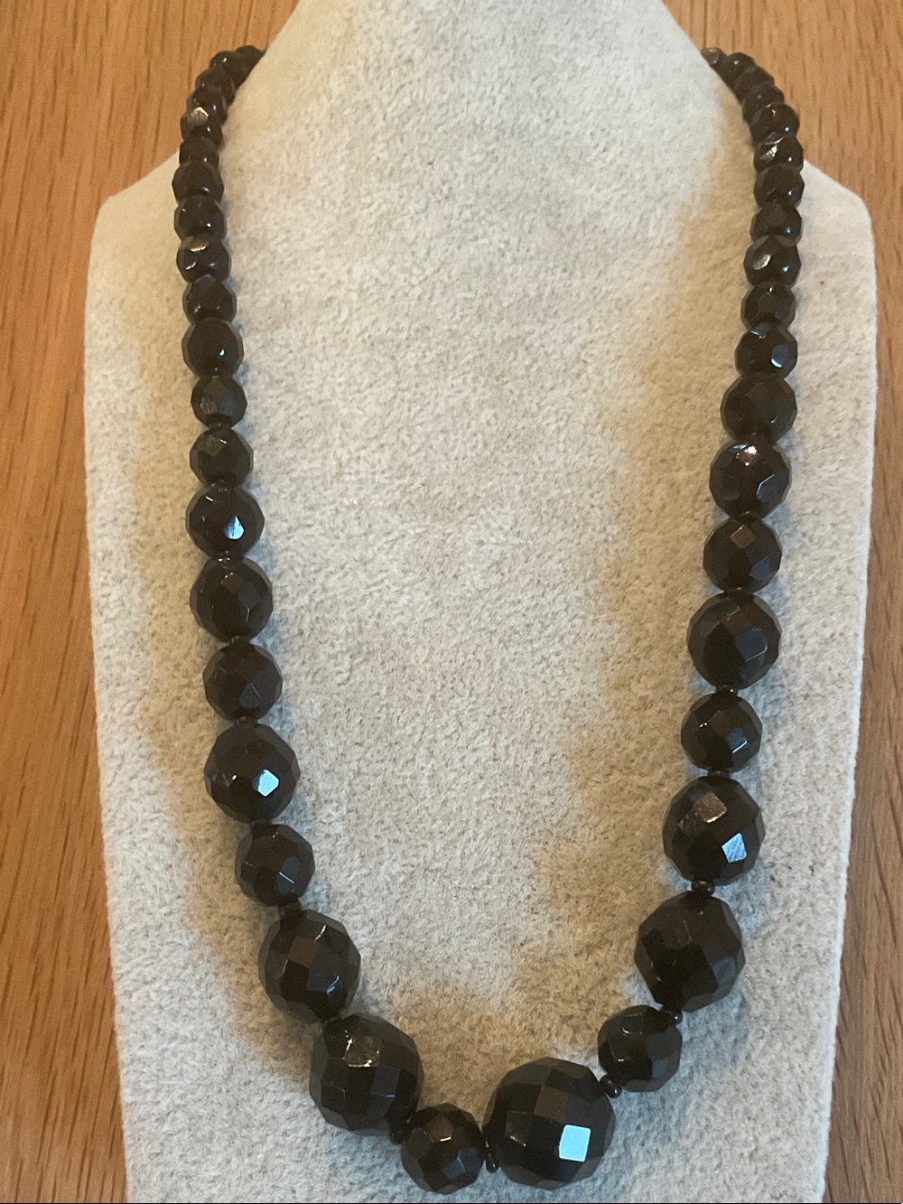 Vintage Elegant Graduated Faceted Black Bead Necklace
